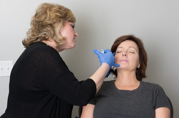 Nurse Injector, Angela Goodwin, treating a patient at Plastic Surgery Center of Nashville